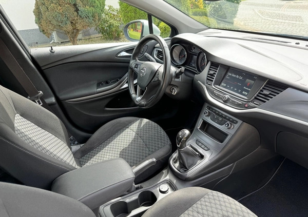 Opel Astra cena 42900 przebieg: 139000, rok produkcji 2019 z Pajęczno małe 596
